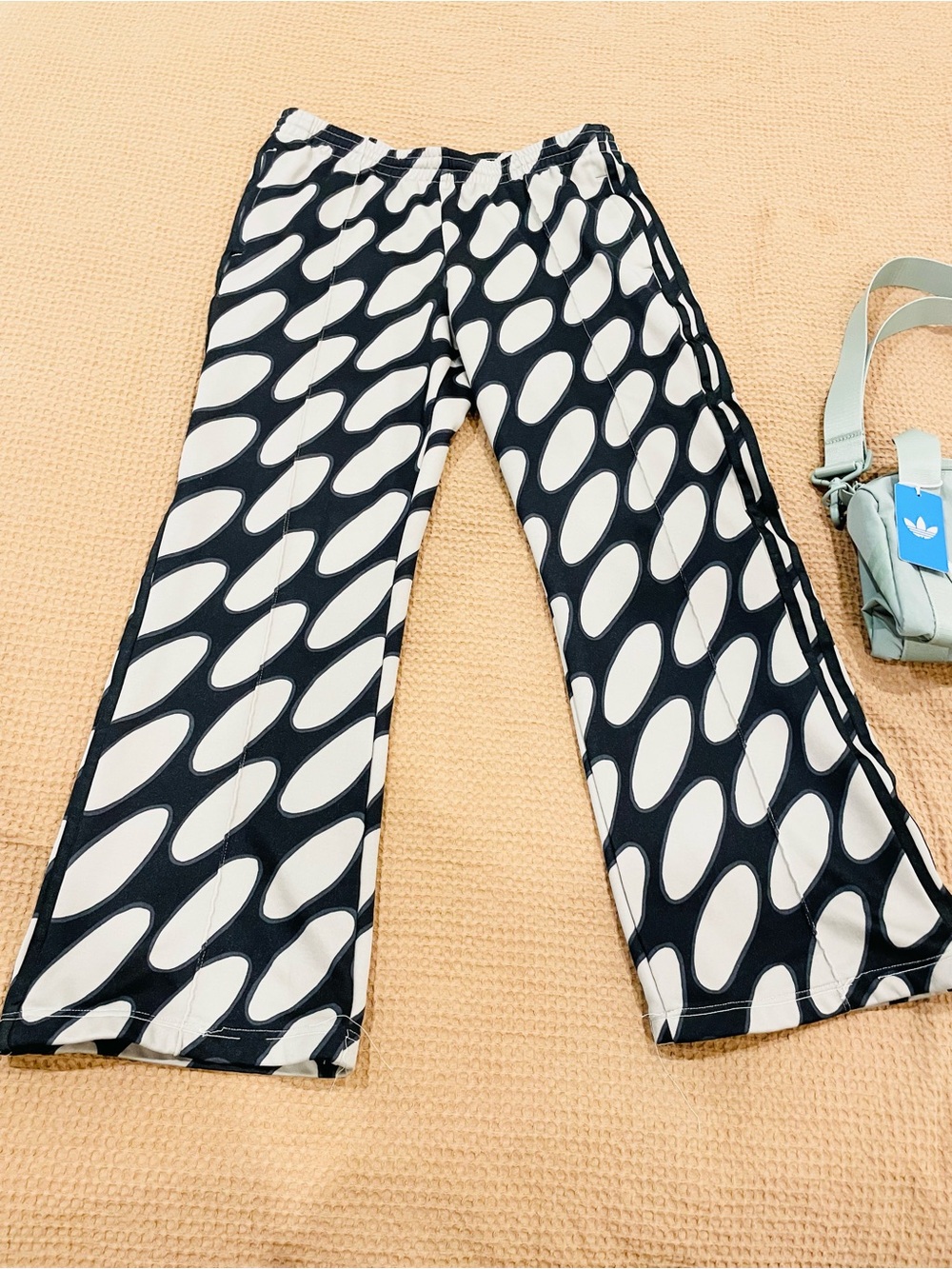 Adidas x Marimekko wide leg track pants, sz L. Gray/black. Excellent condition - Picture 2 of 9